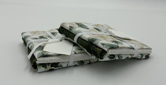 Christmas Spendor Fat Quarter Bundle in Holly & Gold - 4 Pack