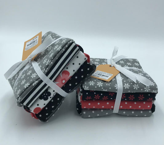 Cozy Cotton Flannel Fat Quarter Bundle - Black/Red - 7 pack