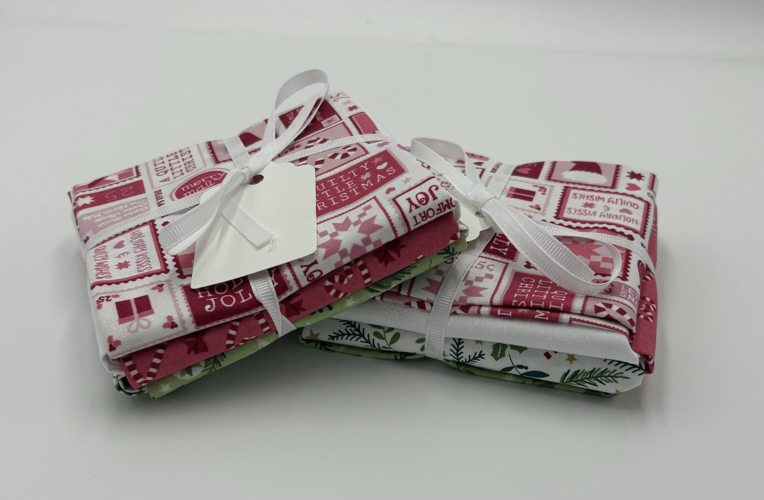 A Quilty Little Christmas Fat Quarter Bundle - Red/White - 5 Pack