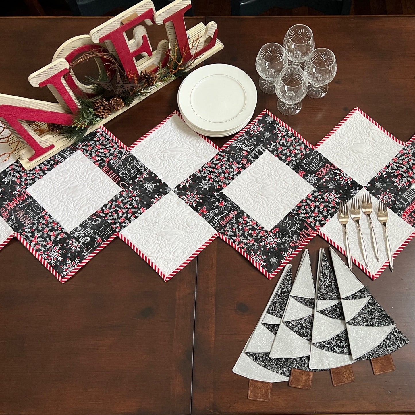 Floral Bouquet Napkin (Christmas Tree Napkins) # TQC602