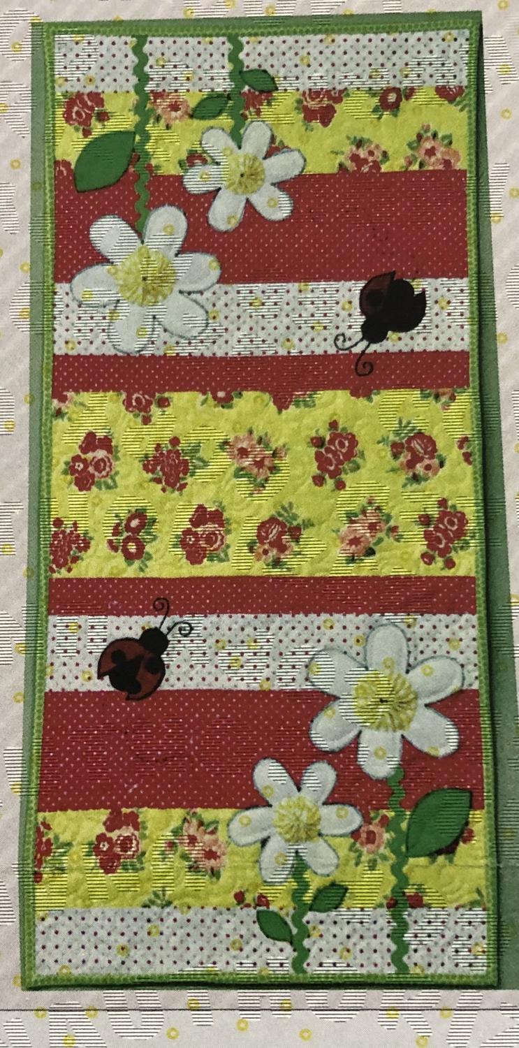 It's A Lady-Daisy Day! Table Runner - CLPPKCH001